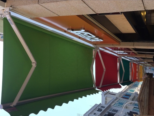 Toldo de guarda-sol totalmente aberto em poliéster com cores personalizadas e material de vela