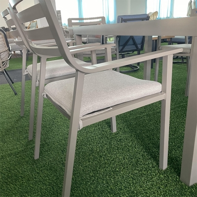 Sofá de alumínio de rotão de estilo moderno dobrado para o exterior