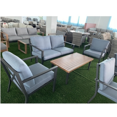 Colorido personalizável Mobiliário de jardim de exterior Sofá de rotão de alumínio para mesa de luxo