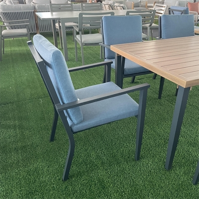 Colorido personalizável Mobiliário de jardim de exterior Sofá de rotão de alumínio para mesa de luxo