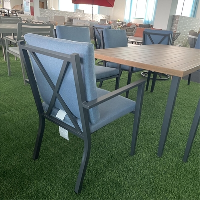 Colorido personalizável Mobiliário de jardim de exterior Sofá de rotão de alumínio para mesa de luxo