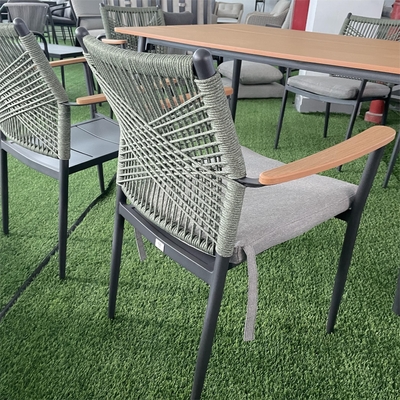 Conjunto de sofá de alumínio de rotão Mobiliário de jardim ao ar livre com mesa de luxo e embalagem de correio