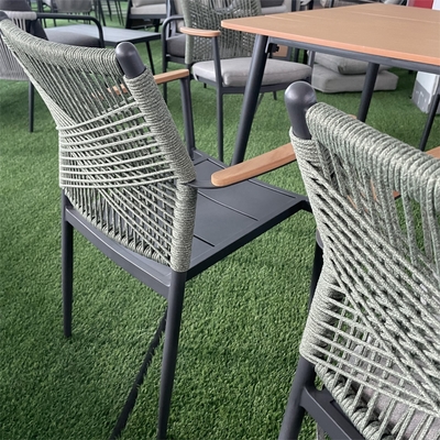 Conjunto de sofá de alumínio de rotão Mobiliário de jardim ao ar livre com mesa de luxo e embalagem de correio
