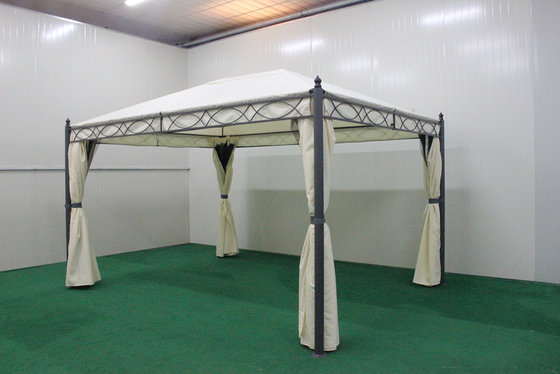 Pavilhão de mobiliário de jardim traseiro