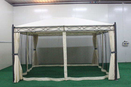 Pavilhão de mobiliário de jardim traseiro