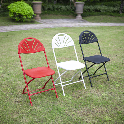 Assento de plástico branco cadeira dobrável de metal empilhável para jardim ao ar livre parques de casamentos
