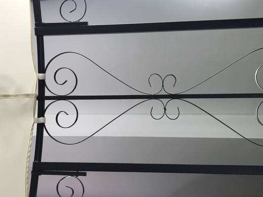 Material de tecido de poliéster 3 * 2.9M Padrão de trabalho aberto Spire High Energy Gazebo para jardim